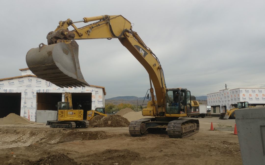 Using a Cat 330D to Dig a Commercial Seepage Bed